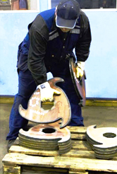 林電化工業株式会社 HARDOX（ハルドックス）耐摩耗鋼板を使った作業中の画像